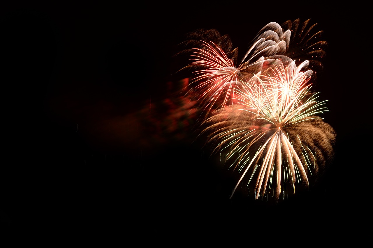 多地官宣今年可燃放烟花爆竹，多地宣布今年可放烟花爆竹庆祝新春